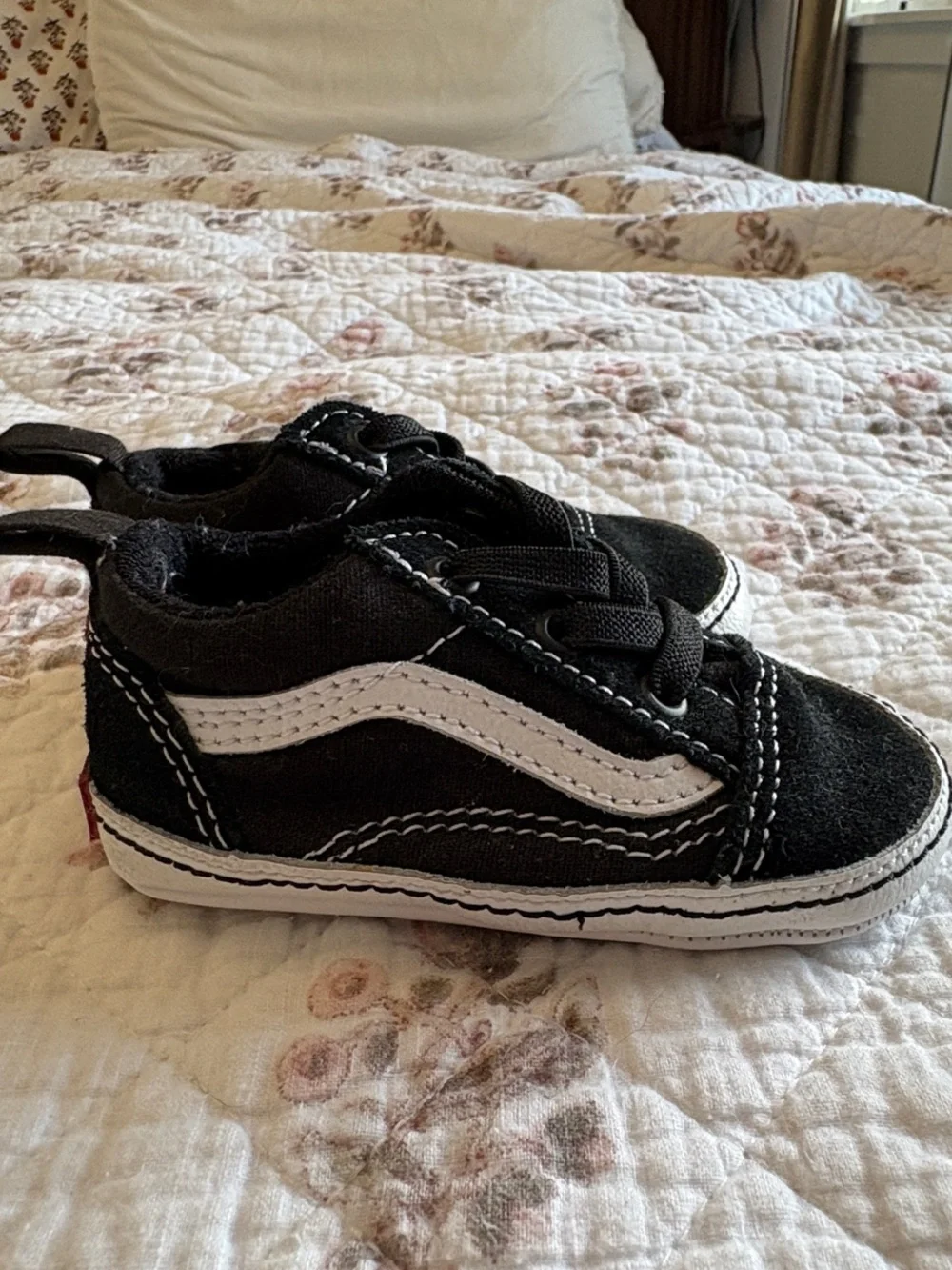 Vans old School baby Black Canvas Kids Sneakers with White Side Stripe